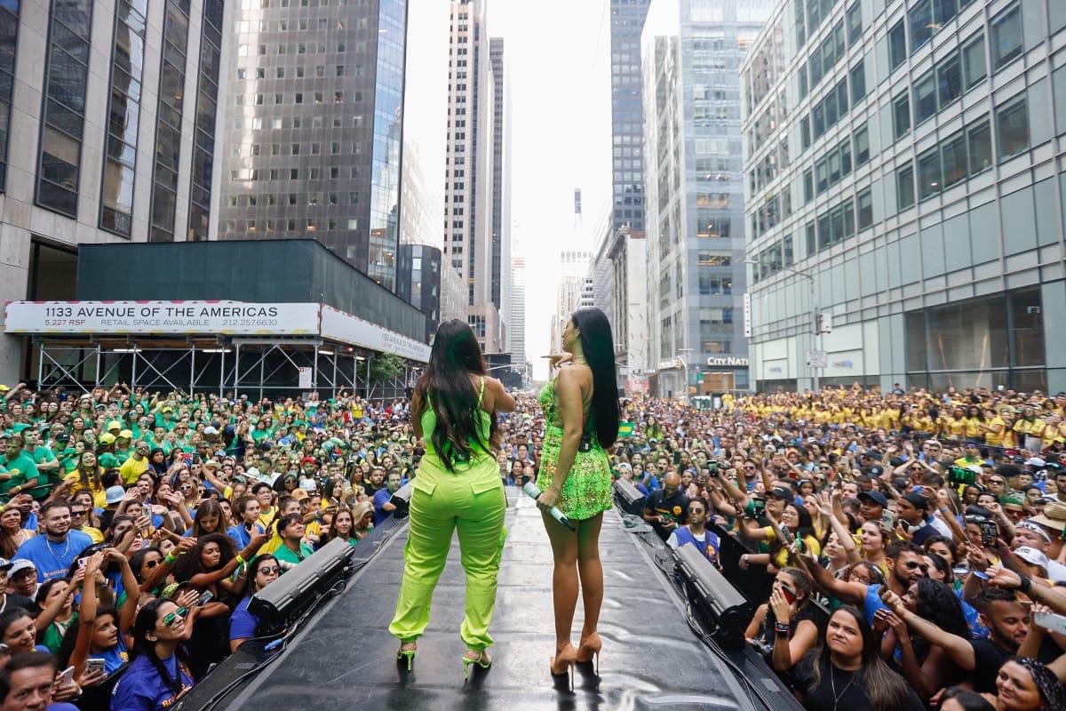 Simone e Simaria se apresentam no Brazilian Day em Nova York