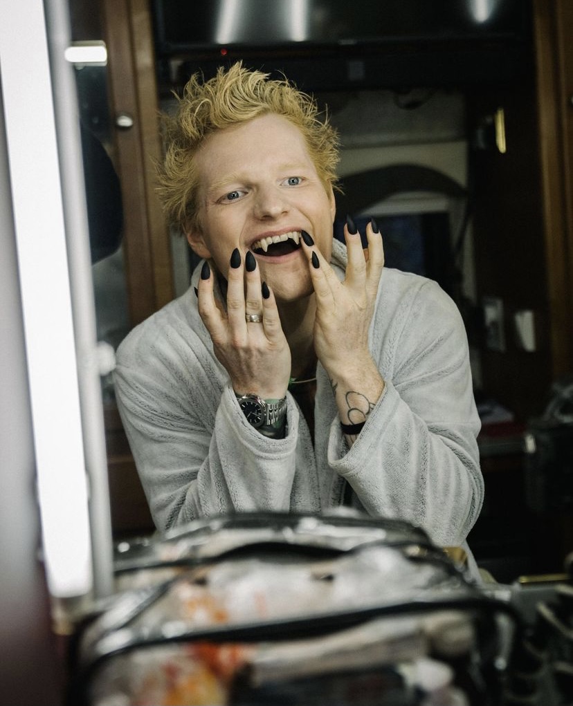 Ed Sheeran para novo clipe de “Bad Habits”