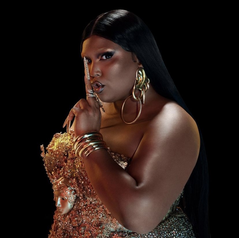 Lizzo para a capa do single “Rumors”