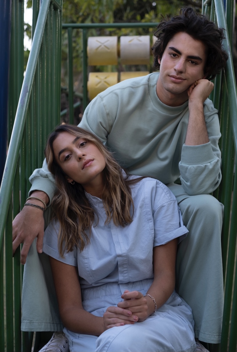 Lucas Pretti e Sophia Stedile para o videoclipe de “Me Leva”