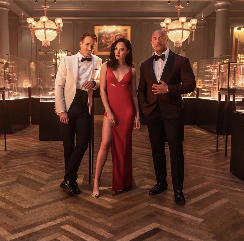 Dwayne Johnson, Gal Gadot e Ryan Reynolds nos bastidores de “Alerta Vermelho”