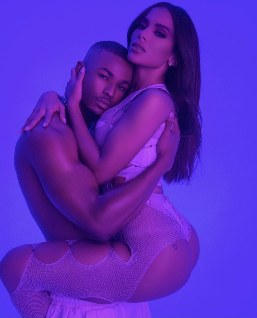 Anitta para o videoclipe de “Envolver”