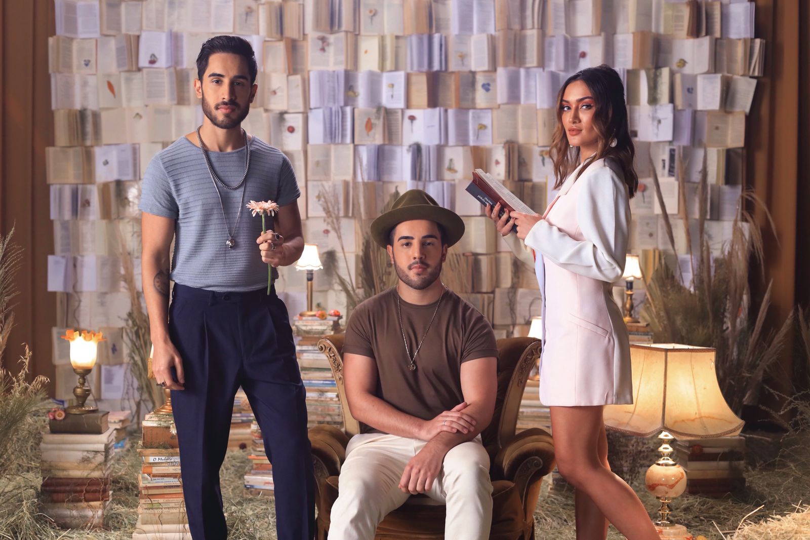 Banda Melim no clipe de "Amores e Flores"