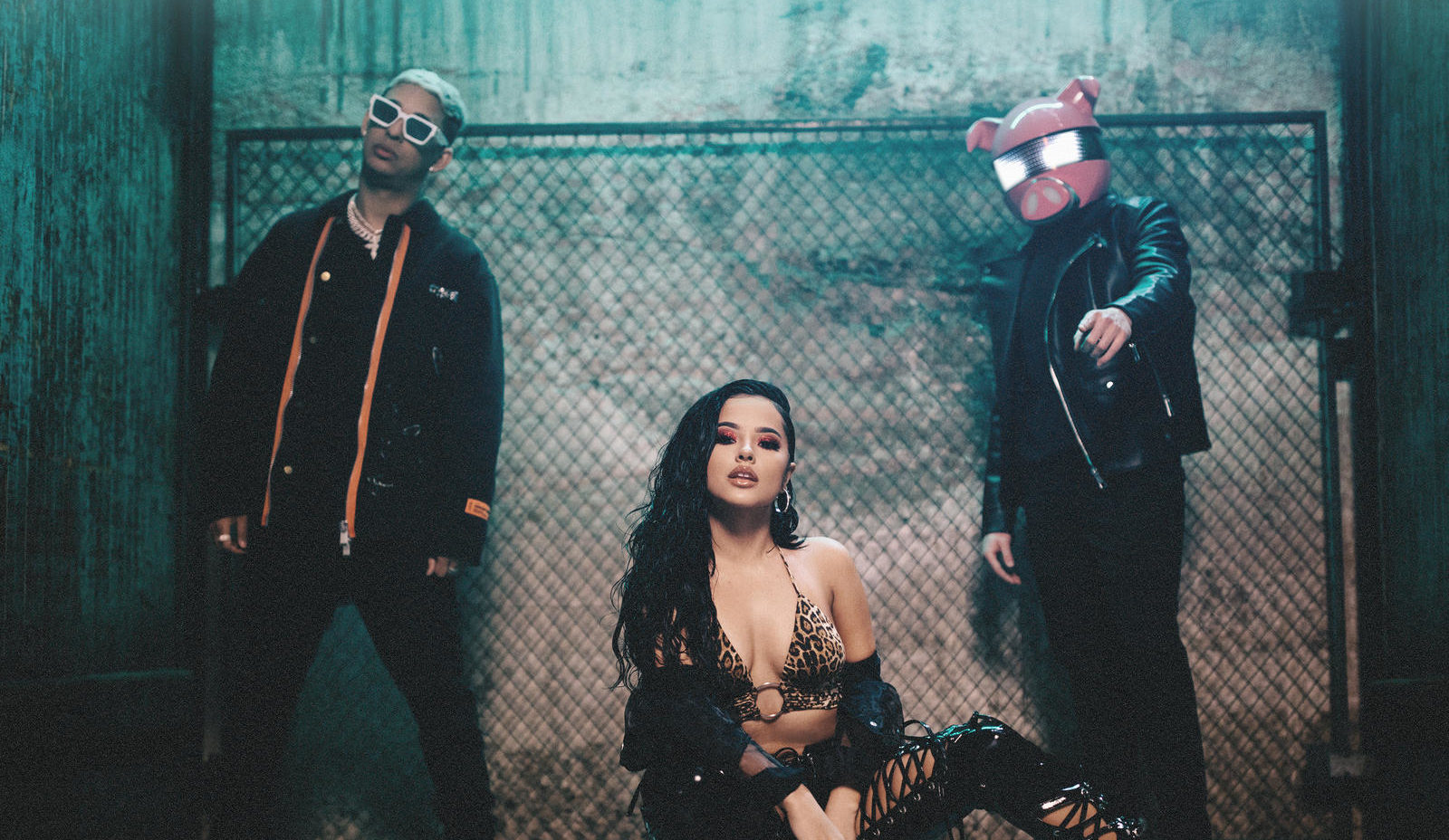 Digital Farm Animals e Becky G lançam o clipe de “Next To You”, com a participação de Rvssian