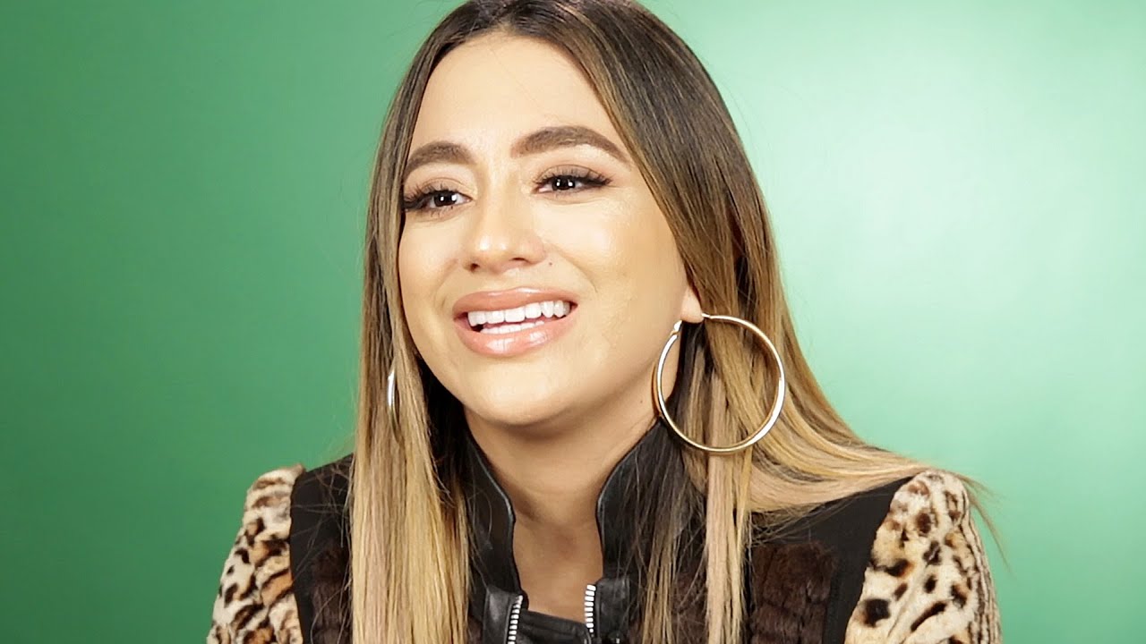 Ally Brooke chega ao Brasil e é recebida por fãs no aeroporto