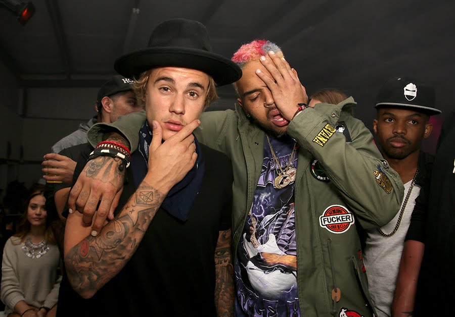 Chris Brown lança novo single com parceria de Justin Bieber