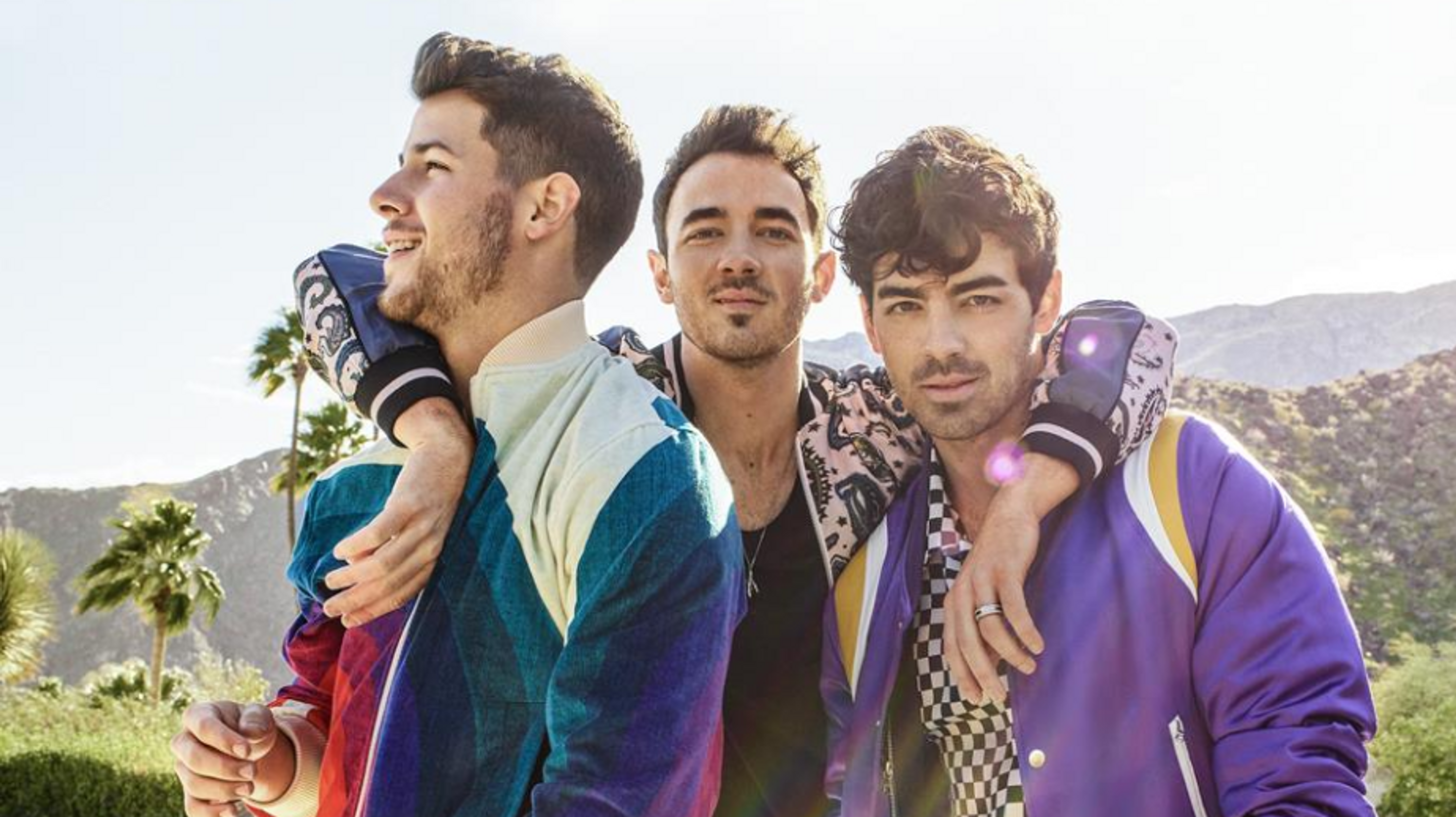 Jonas Brothers anunciam lançamento de “X” parceria com Karol G. Confira!