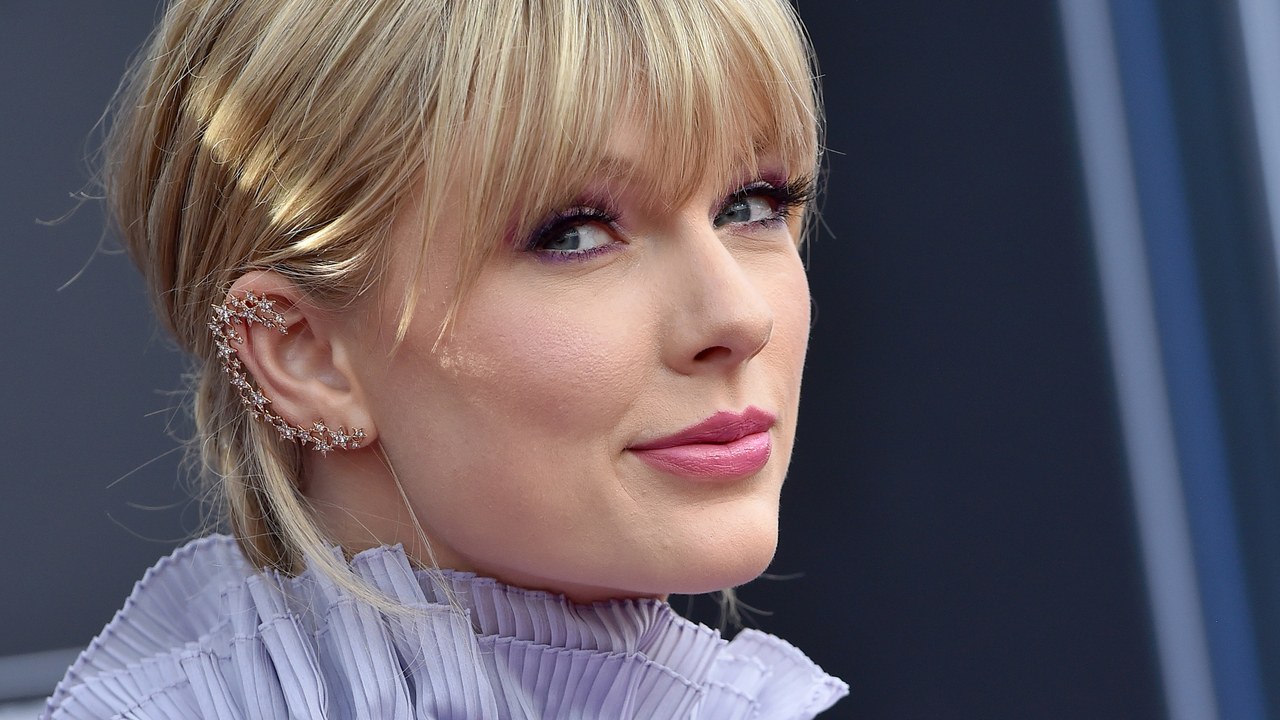 LENDA! Taylor Swift é a 5ª mulher que mais vendeu álbuns na história dos EUA