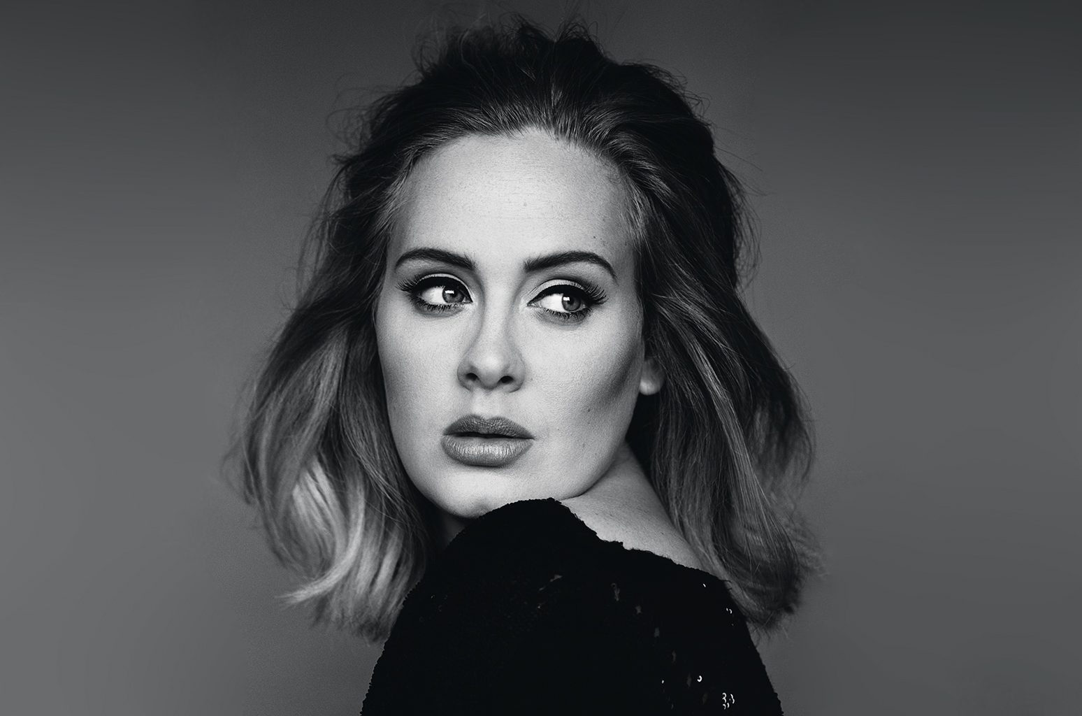 Lenda! O álbum “25” de Adele retorna aos charts após 4 anos de seu lançamento