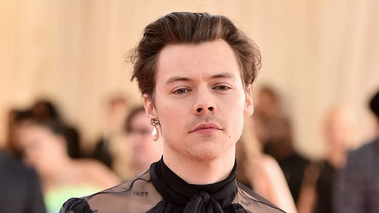 Harry Styles lança nova música intitulada “Lights Up” que já é uma das mais ouvidas nas paradas do Spotify