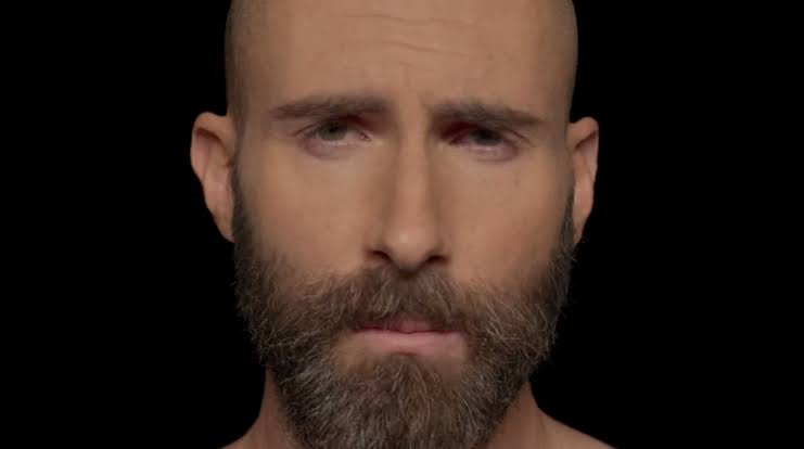 Maroon 5 lança o clipe de “Memories” em homenagem ao empresário do grupo que faleceu ano passado