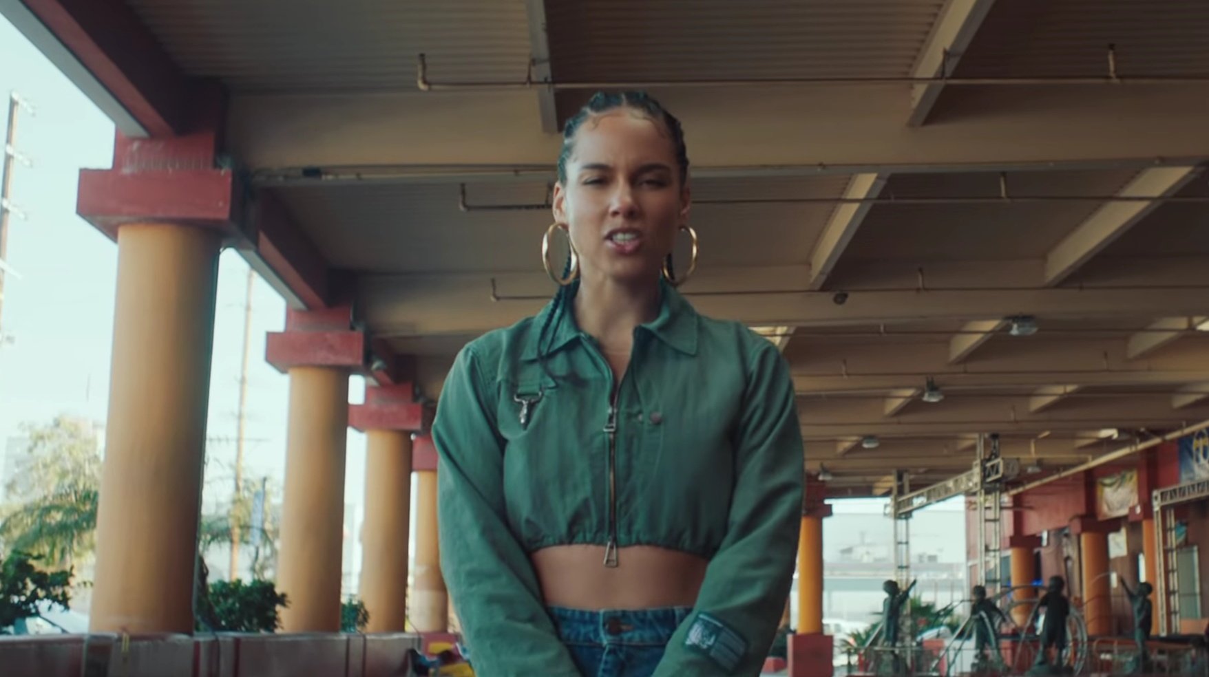 Alicia Keys lança videoclipe de “Underdog”