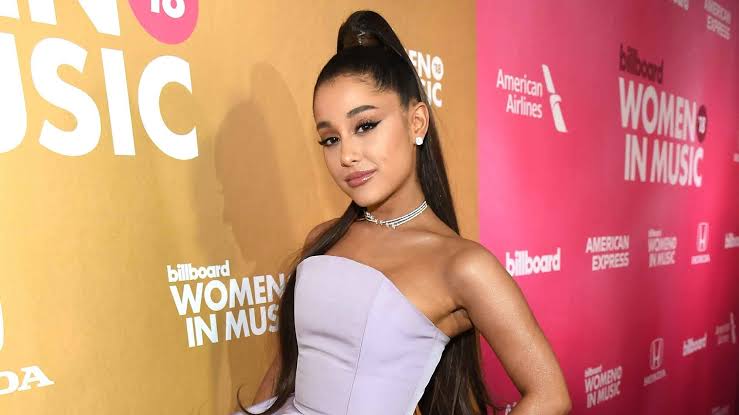 Saiba quem são os artistas que estão em estúdio com Ariana Grande