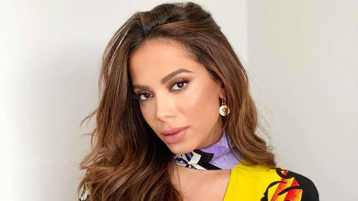 Anitta divulga mais um trecho do videoclipe de “Rave de Favela”