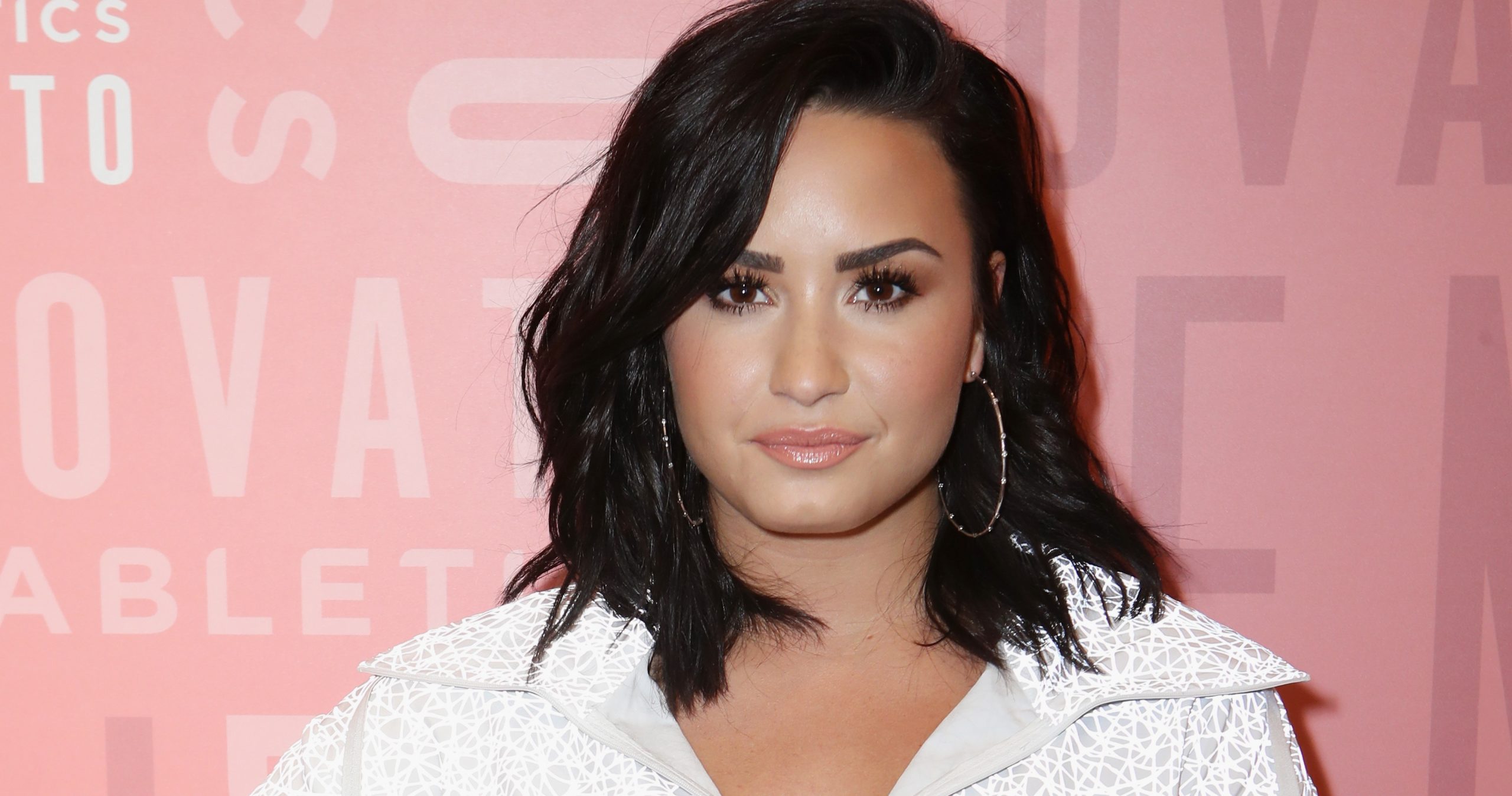 Demi Lovato faz performance de “I Love Me” para o “Tonight Show: At Home Edition”