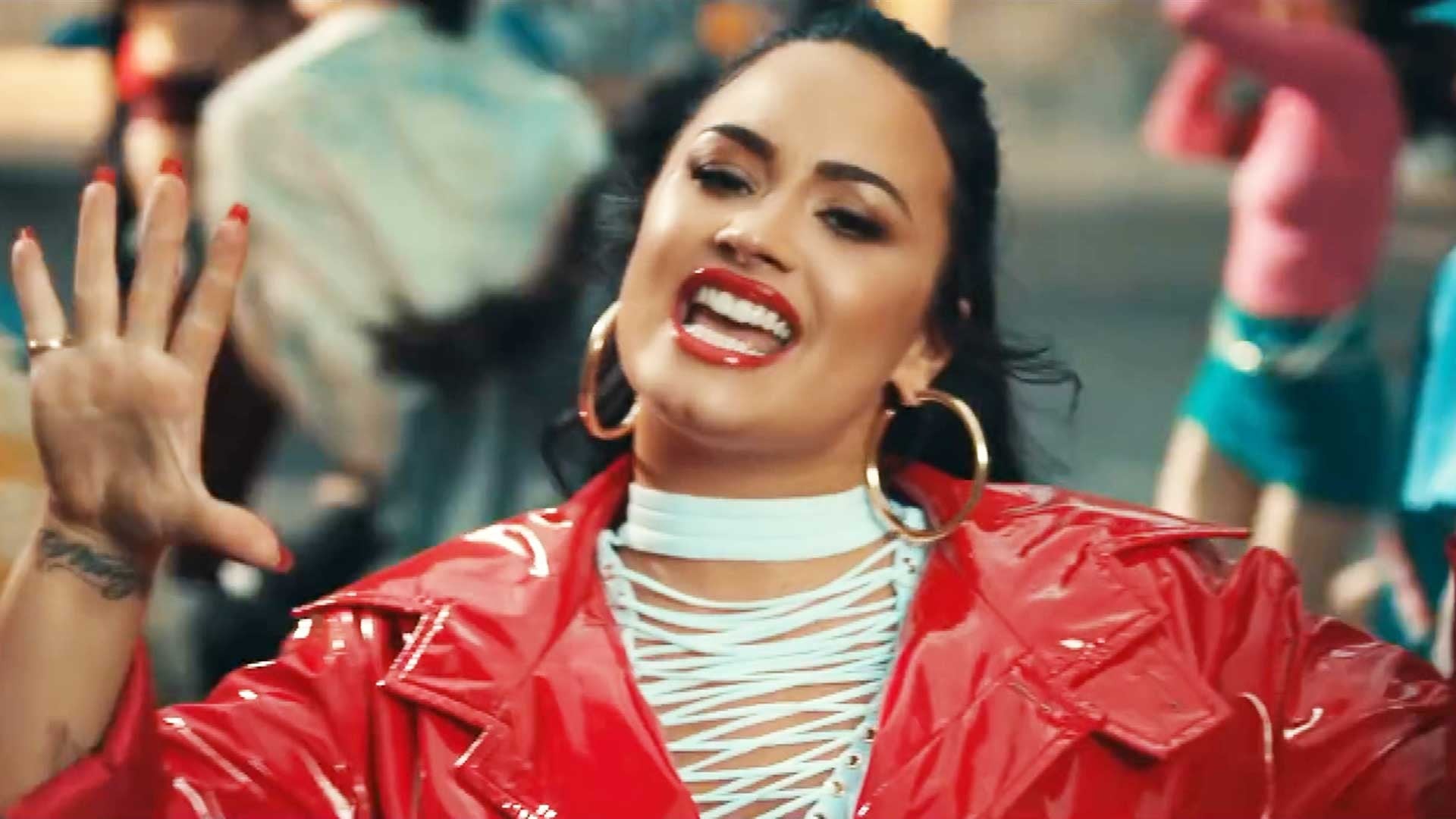 Demi Lovato lança lyric video da versão emo de “I Love Me”, em parceria com Travis Barker