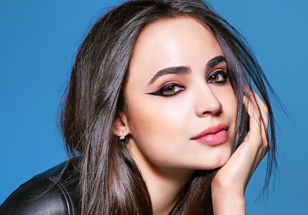 Ouça “Miss U More Than U Know”, nova música de Sofia Carson, que traz a participação do DJ e produtor R3HAB