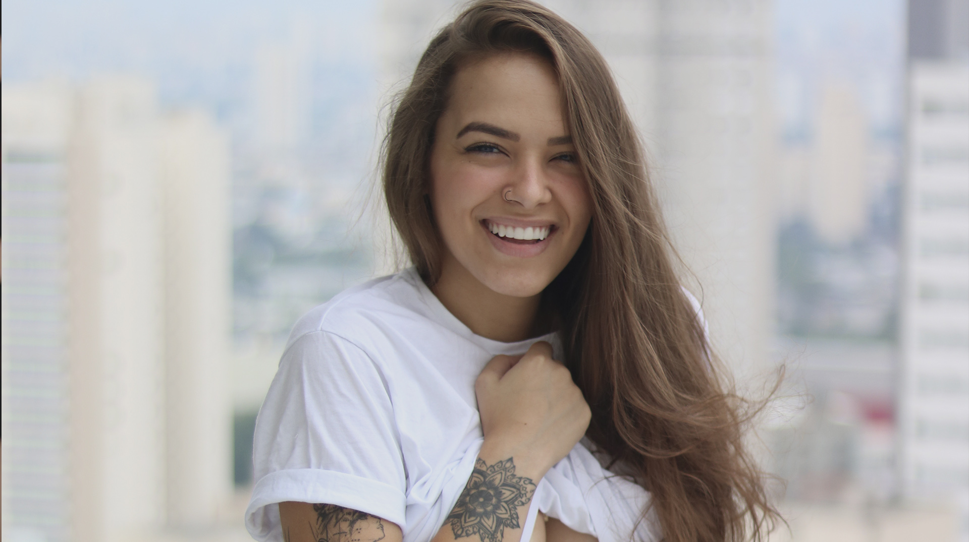 Heey Cat recebe Sandra de Sá em live, no mês da visibilidade