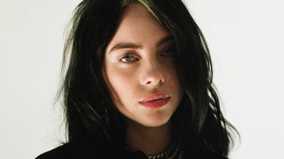 Billie Eilish acaba de disponibilizar sua participação no “Tiny Desk Concerts”. Vem ver!