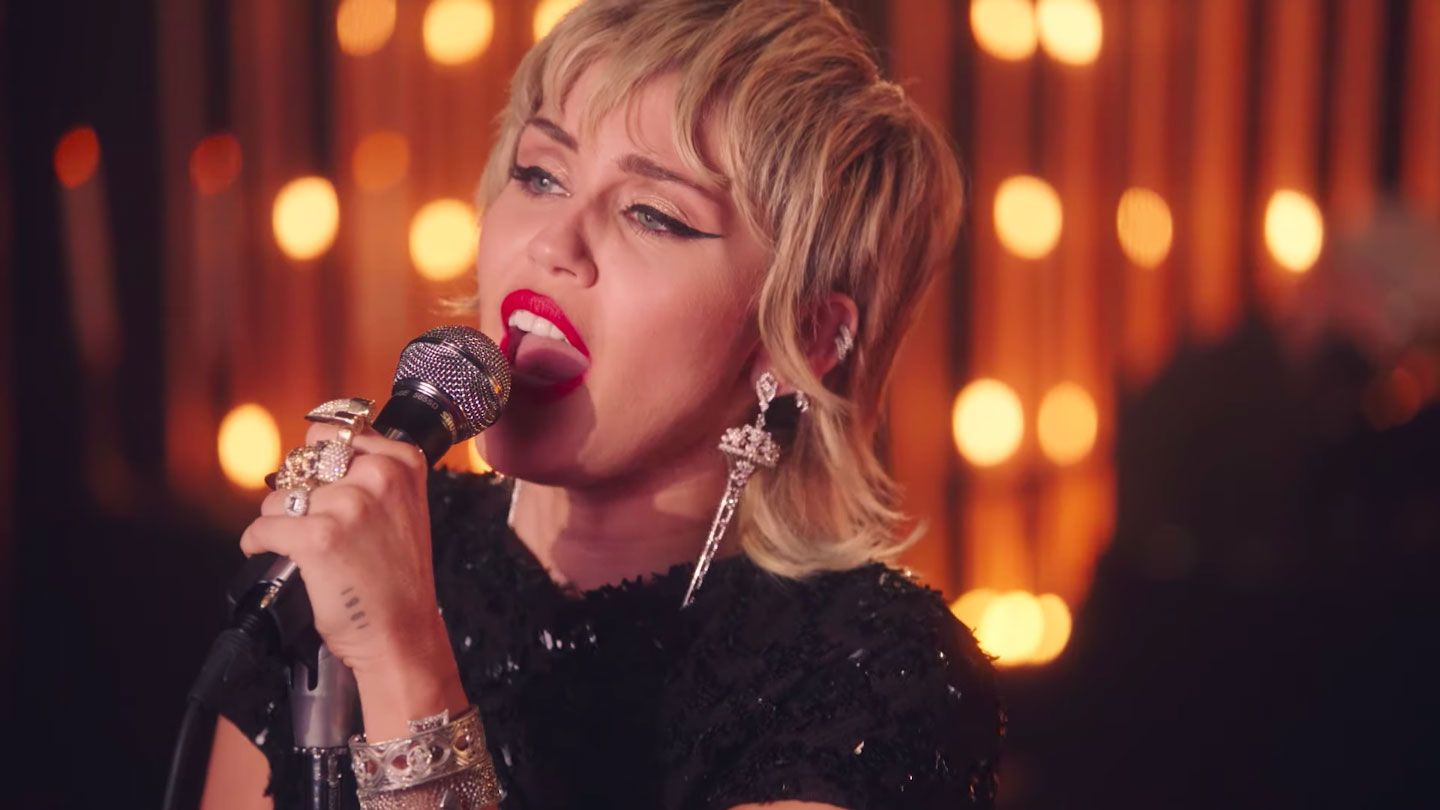 Miley Cyrus apresenta cover de “my future” de Billie Eilish, no Live Lounge