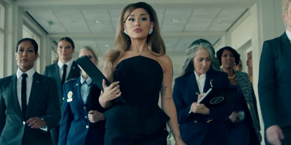 Ariana Grande vira presidente dos Estados Unidos no clipe de  “Positions”