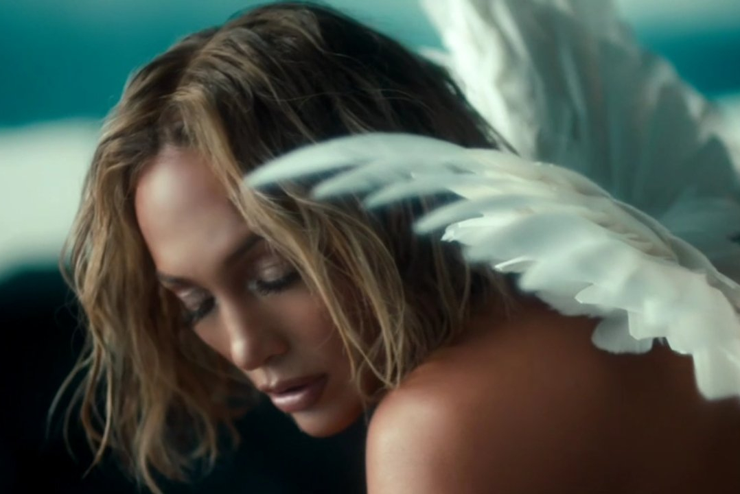 Jennifer Lopez ganha asas no clipe de “In The Morning”. Assista!