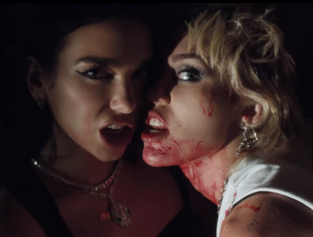 Miley Cyrus divulga remix de “Prisoner”, parceria com Dua Lipa