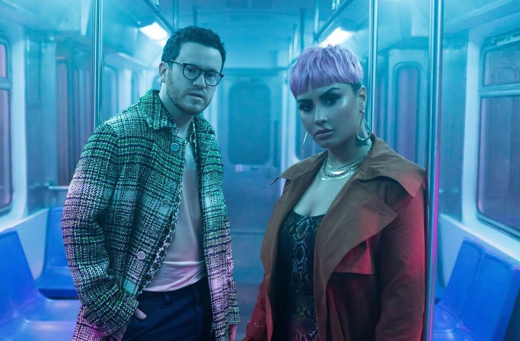 Demi Lovato e Sam Fischer lançam o reflexivo single “What Other People Say”. Confira o lyric video!