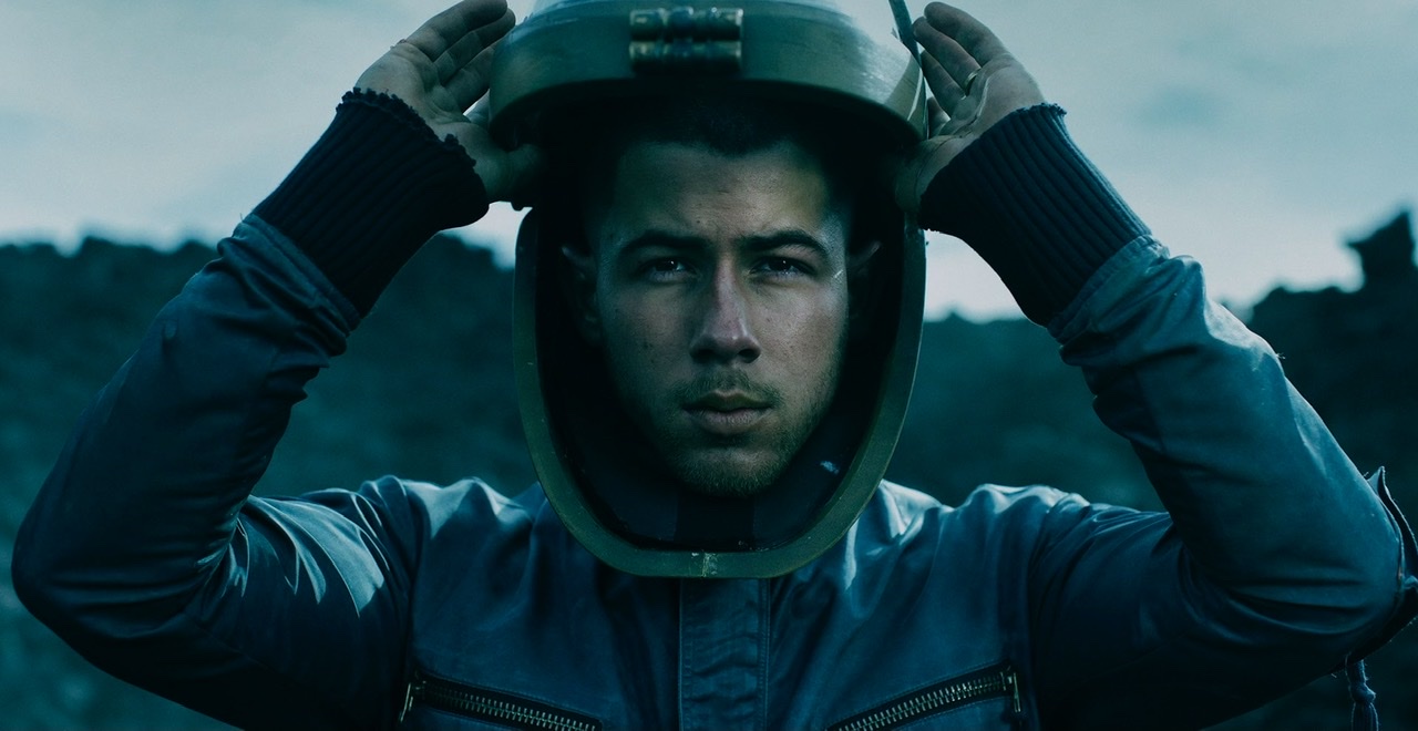 Nick Jonas lança clipe de “This Is Heaven”, uma continuação da jornada de “Spaceman”