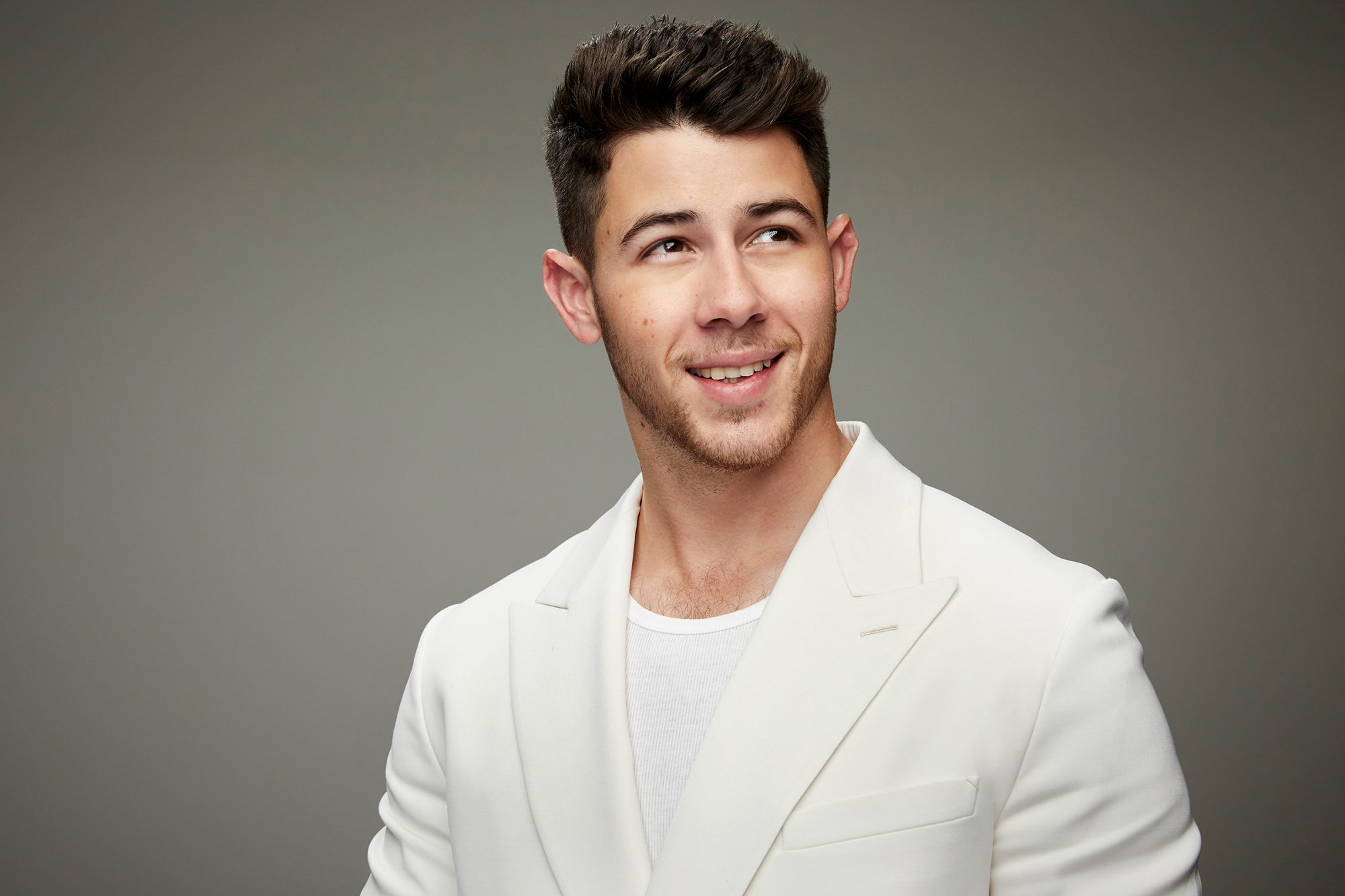 Nick Jonas canta a inédita “This Is Heaven” no SNL