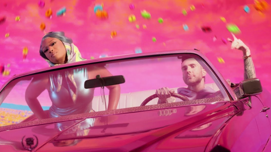 Adam Levine e Megan Thee Stallion estão juntos no clipe de “Beautiful Mistakes”