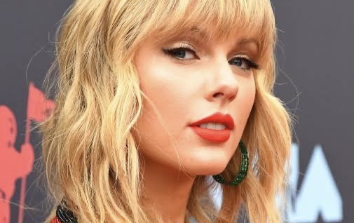 Regravação de Taylor Swift, estreia no topo da parada global