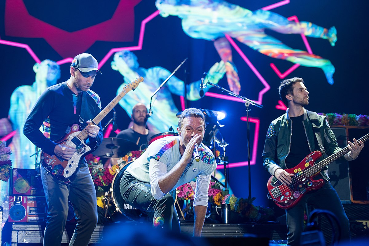 Foto da banda Coldplay em apresentação