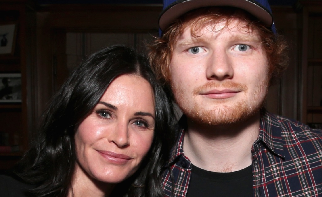 Novidades em breve? Ed Sheeran compartilha vídeo ao lado de Courteney Cox com data misteriosa