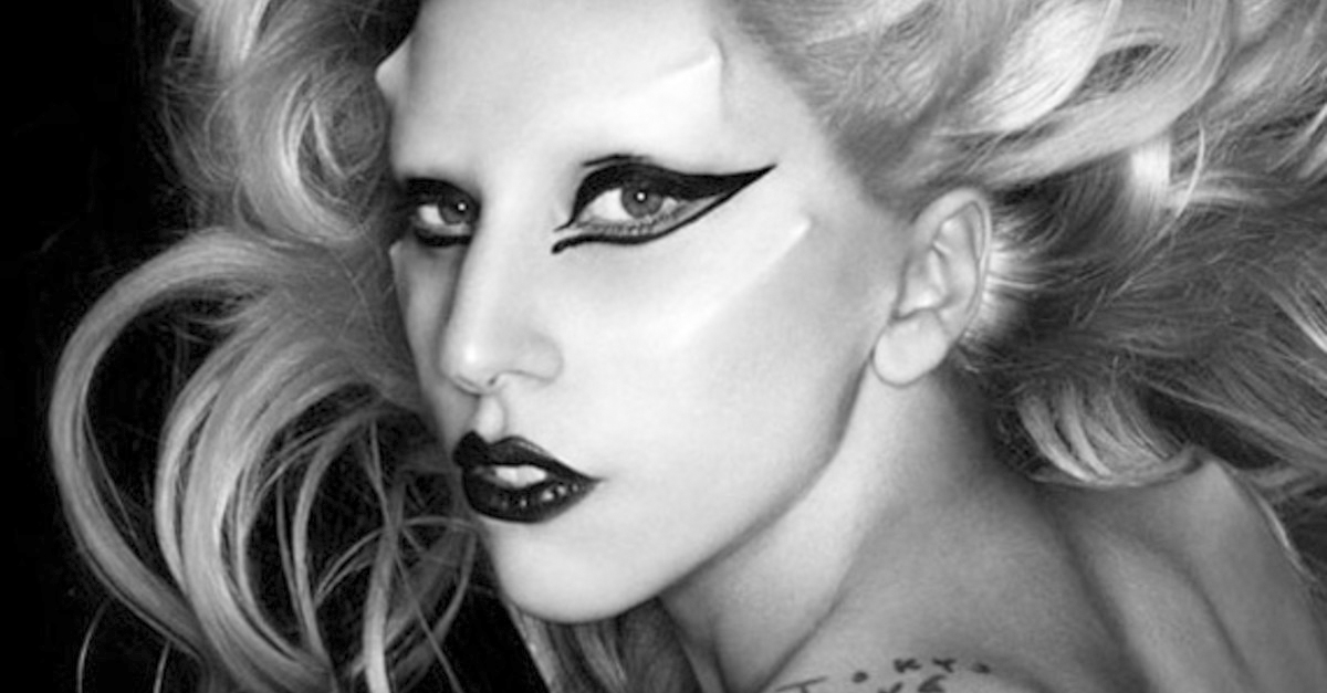 Lady Gaga apresenta nova edição do Born This Way