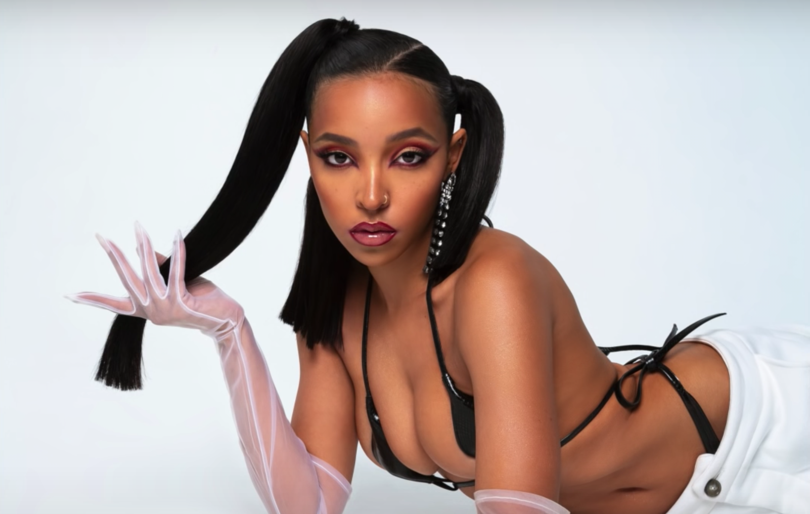 Tinashe anunciou estreia do álbum para agosto