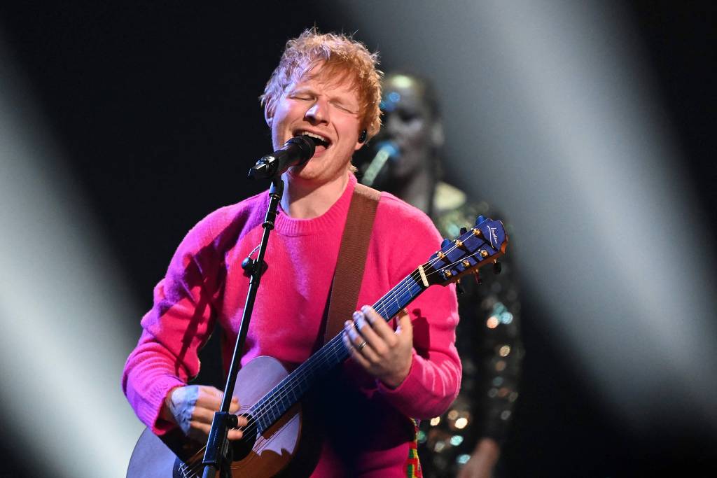 Ed Sheeran durante sua apresentação no MTV EMAs 2021.