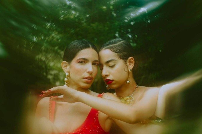 Illy e Marina Sena lançam videoclipe da música ‘Quente & colorido’