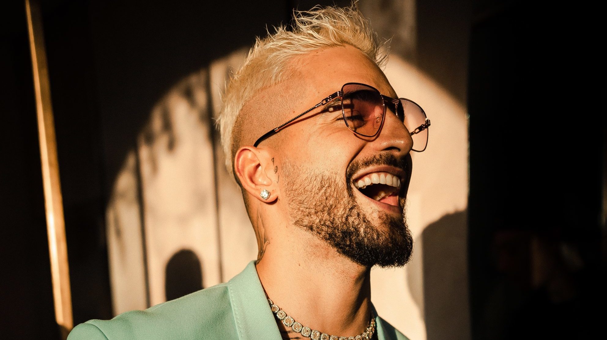 Maluma divulga o single e clipe de “Cositas de la USA”. Assista!