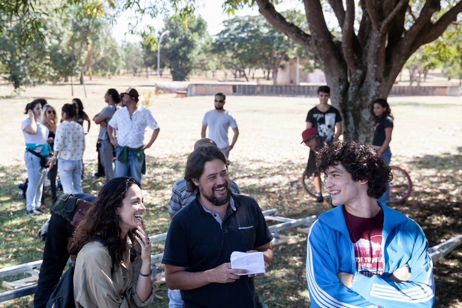 René Sampaio, Alice Braga. Gabriel Leone nas filmagens do filme "Eduardo e Mônica".