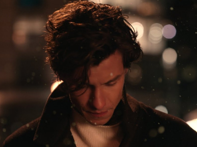 Shawn Mendes aparece solitário no clipe de “It’ll Be Okay”