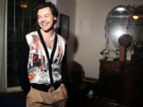 Harry Styles anuncia terceiro disco "Harry's House"