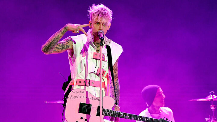 Machine Gun Kelly lança sexto álbum da carreira “mainstream sellout”