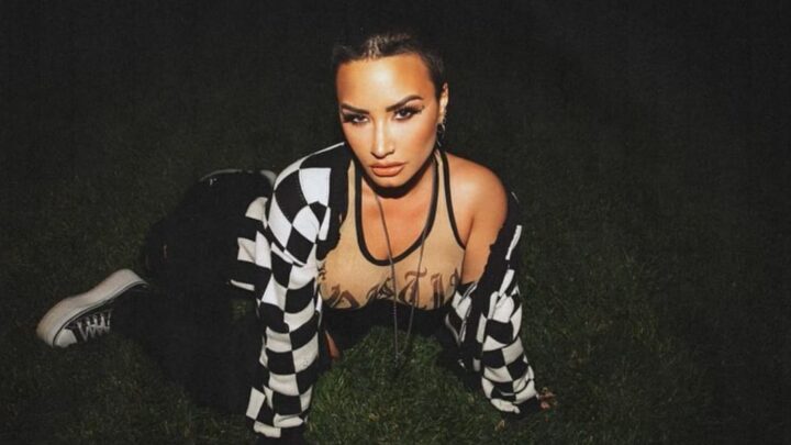 Demi Lovato deixa fãs curiosos com mensagem misteriosa sobre “Skin Of My Teeth”