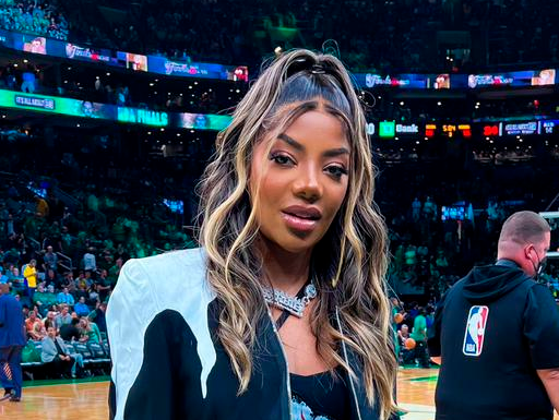 Ludmilla é convidada VIP para jogo da NBA no   TD Garden