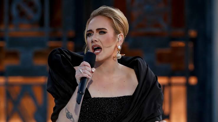 Adele grita “Fora Bolsonaro” durante show no Festival Hyde Park na Inglaterra