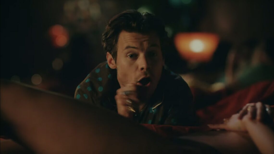 Harry Styles lança clipe de ”Late Night Talking”