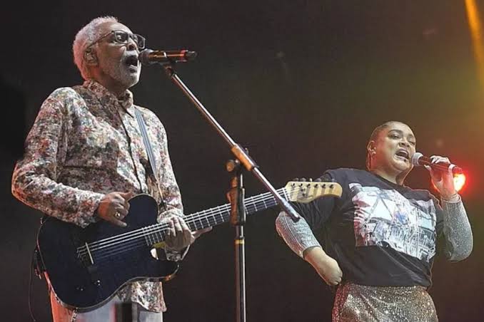 Preta Gil aparece de surpresa em show de Gilberto Gil no Palco Sunset