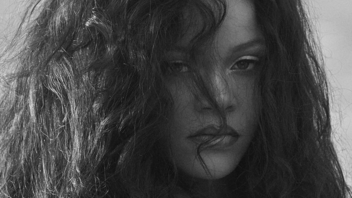 Após 6 anos, Rihanna retorna ao cenário musical com a canção ”Lift Me Up”. Ouça!