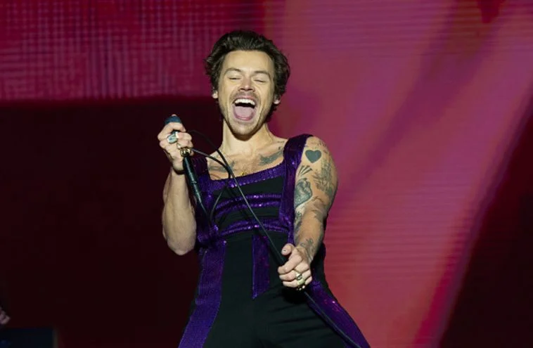 Harry Styles adia show em Los Angeles desta sexta-feira